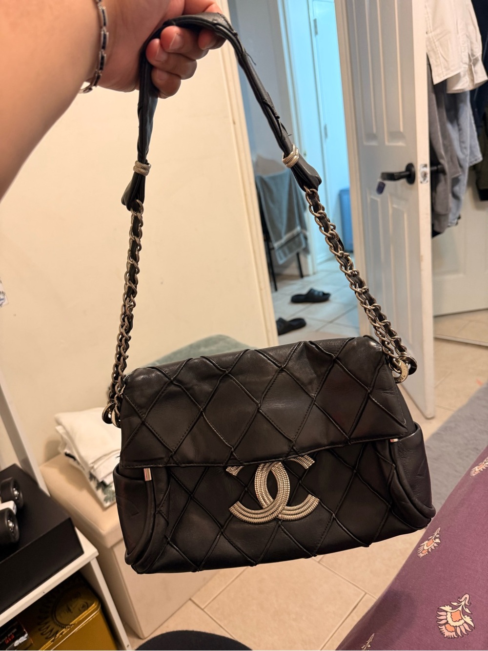 CHANEL Black Quilted Leather CC-Emblem Shoulder Bag